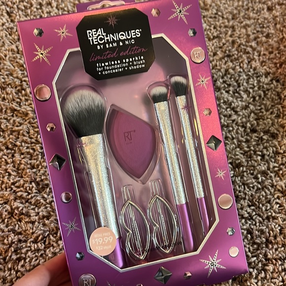 Real Techniques Brush Sets - set of three - new in box - Picture 4 of 7